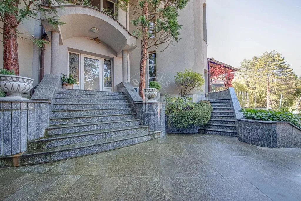 House 2140m² in Bulgaria, Sofia. Priced at 1500000€ rent photo-1