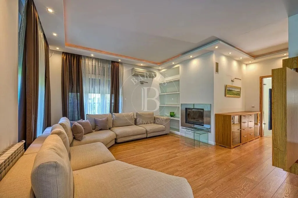 House 757m² in Bulgaria, Sofia. Priced at 1500000€ rent photo-4