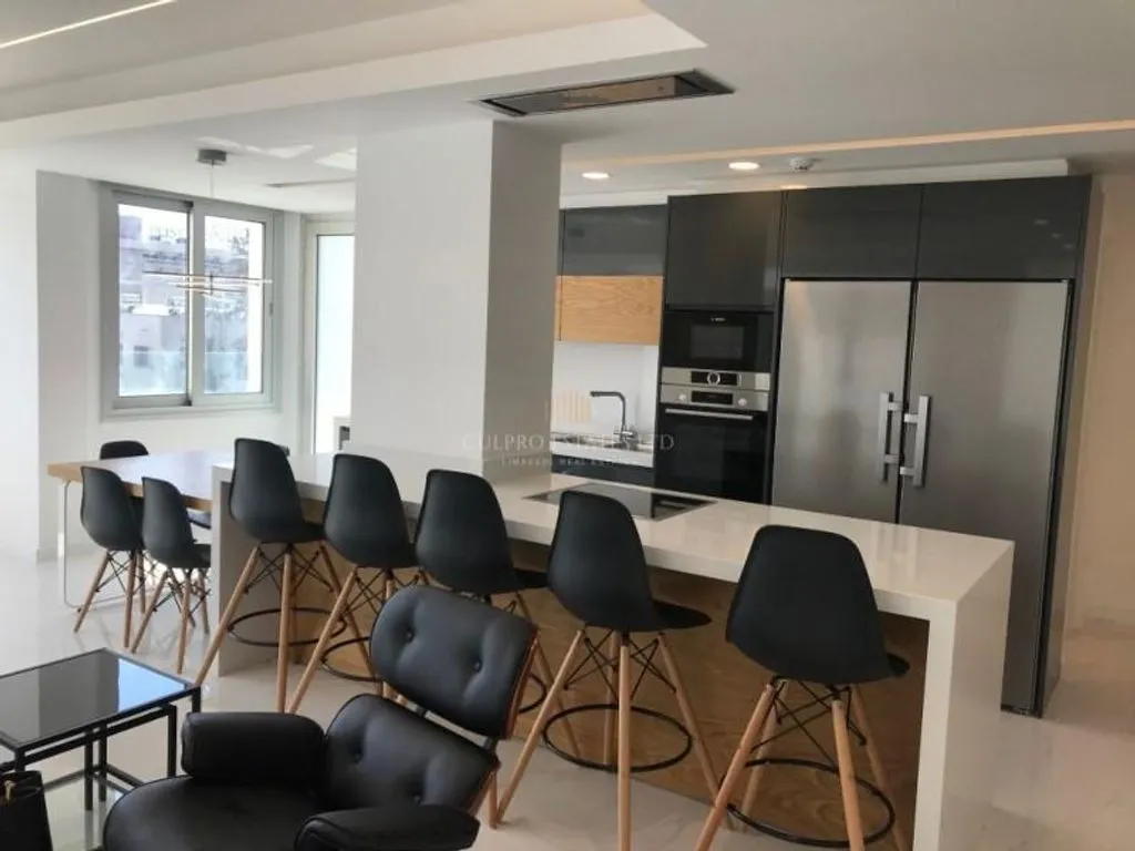 Flat 197m² in Cyprus, Limassol. Priced at 5000€ rent photo-1