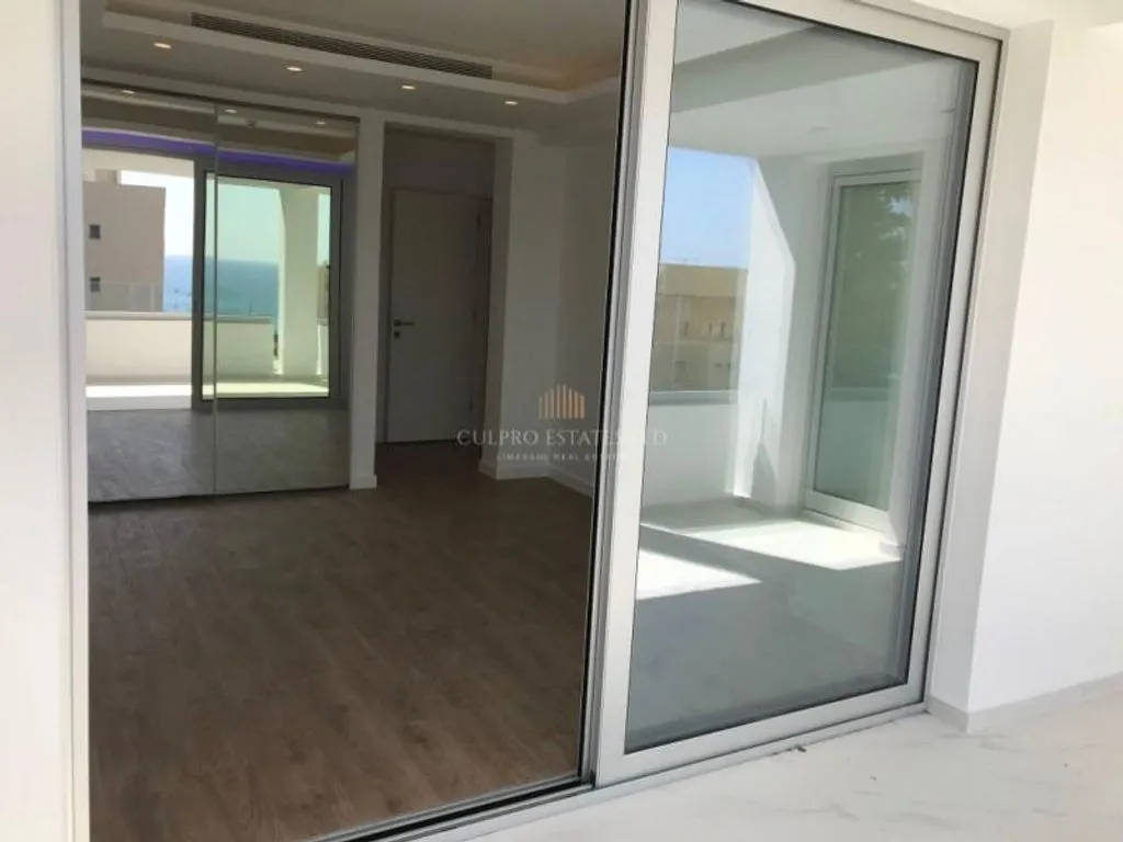 Flat 197m² in Cyprus, Limassol. Priced at 5000€ rent photo-4