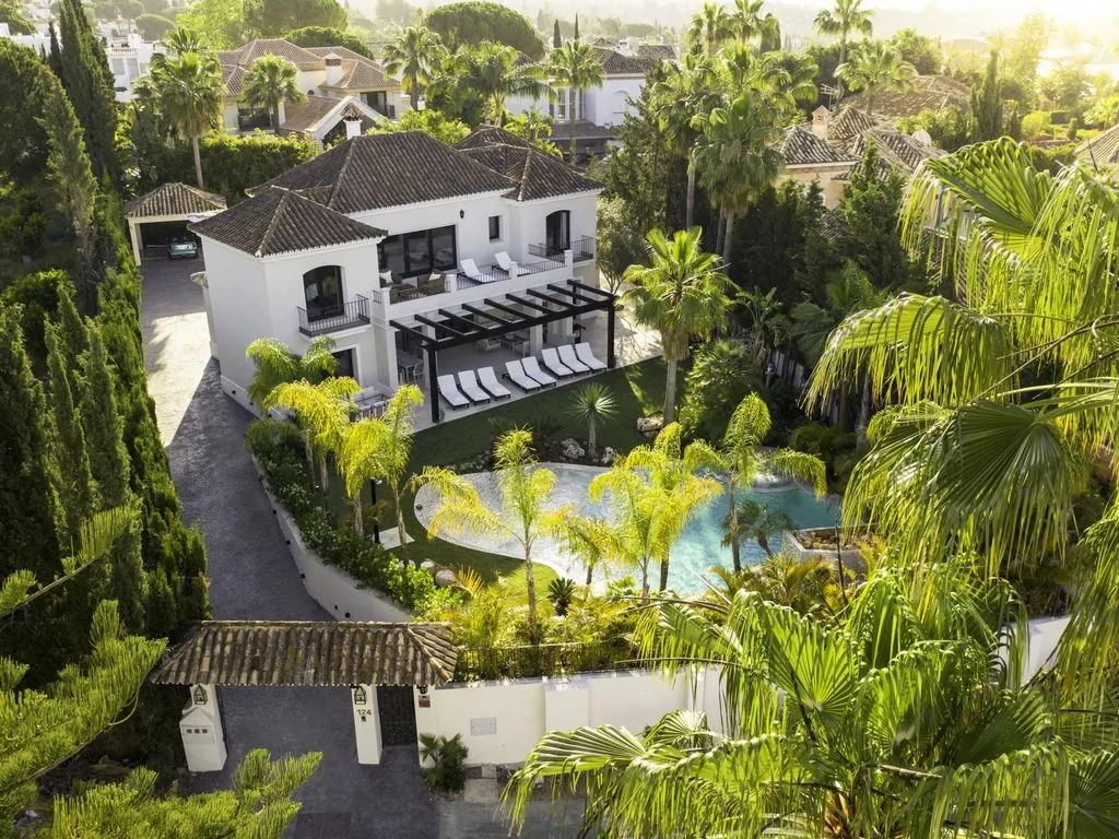 Villa 867m² in Spain, Marbella. Priced at 8400€ rent photo-7
