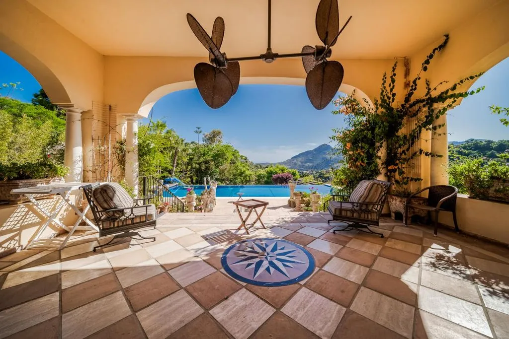 Villa 867m² in Spain, Marbella. Priced at 8400€ rent photo-13