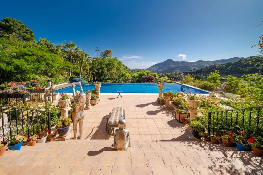 Villa 867m² in Spain, Marbella. Priced at 8400€ rent photo-26