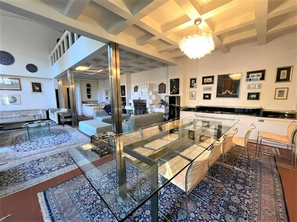 Flat 250m² in Italy, Bologna. Priced at 980000€ rent photo-1