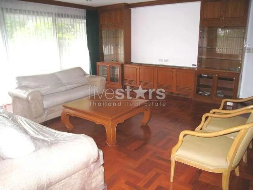 Villa 1200m² in Thailand, Bangkok. Priced at 11240€ rent photo-3