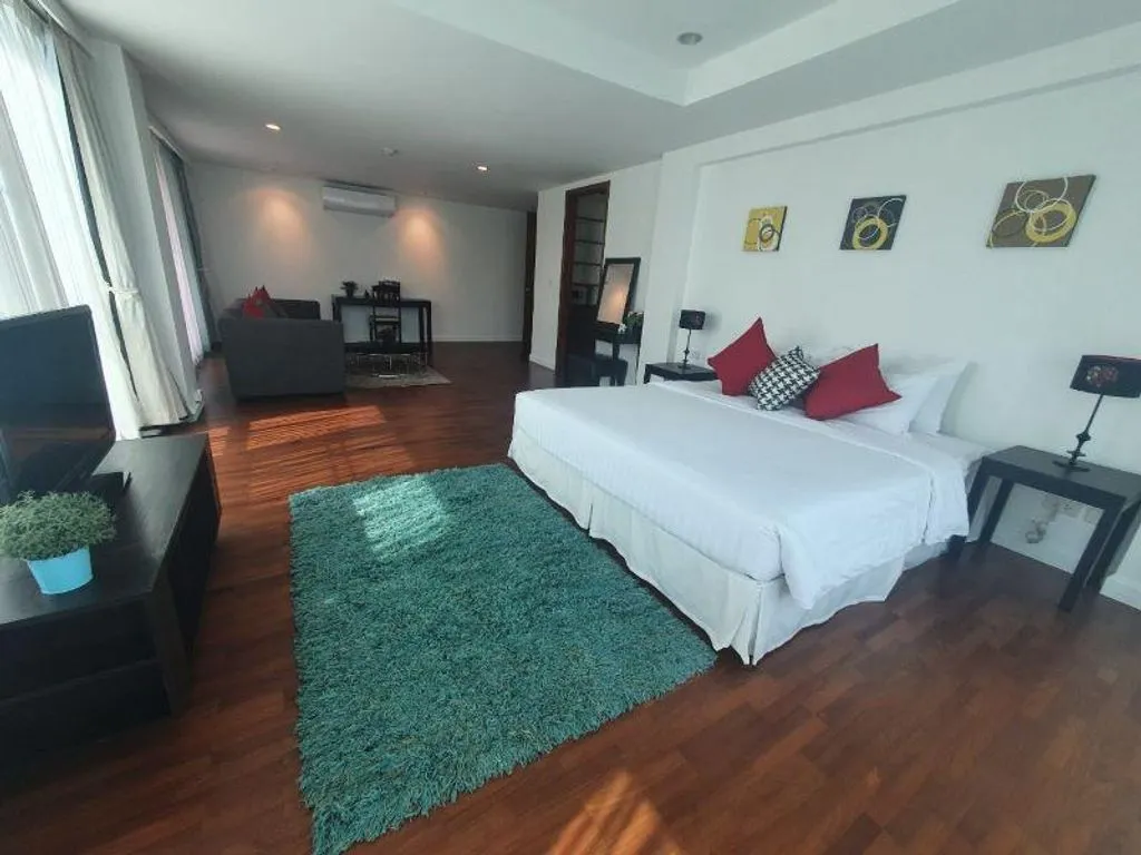 Flat 270m² in Thailand, Bangkok. Priced at 3140€ rent photo-1