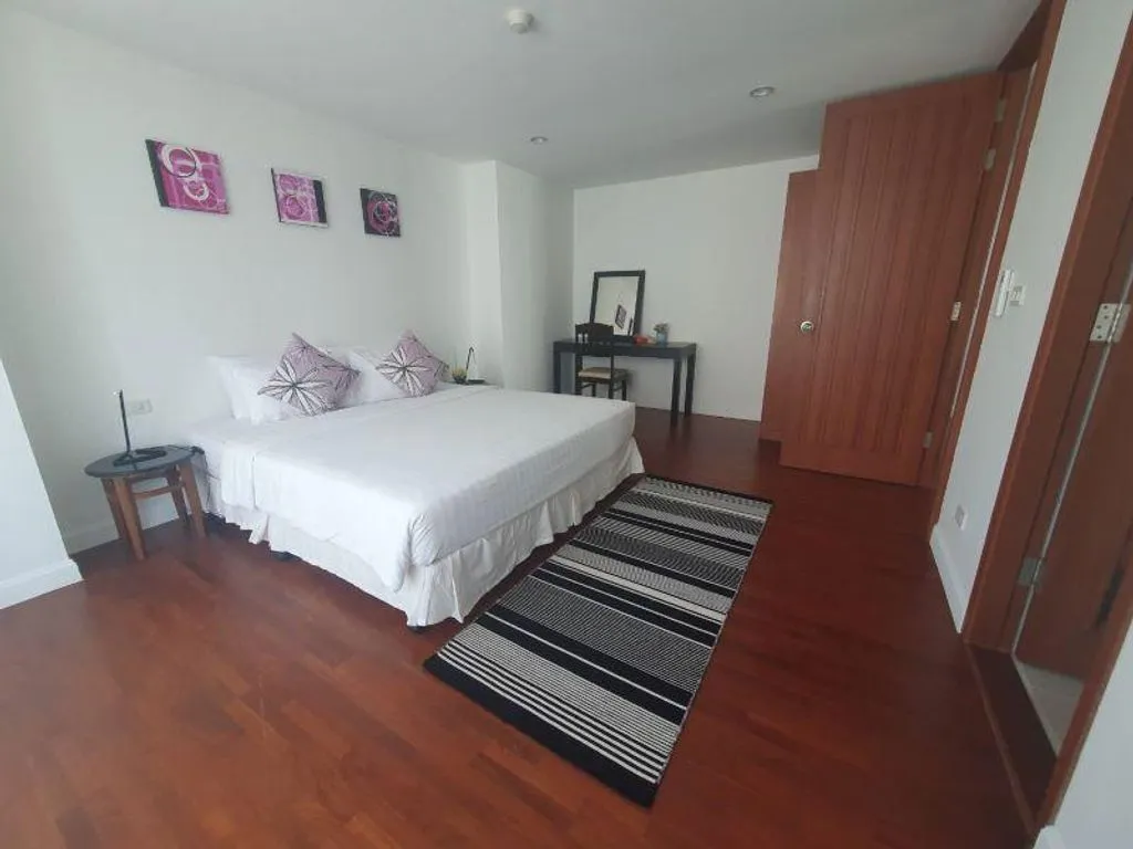 Flat 270m² in Thailand, Bangkok. Priced at 3140€ rent photo-2