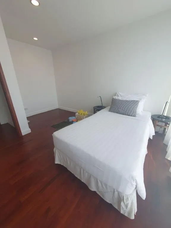 Flat 270m² in Thailand, Bangkok. Priced at 3140€ rent photo-5