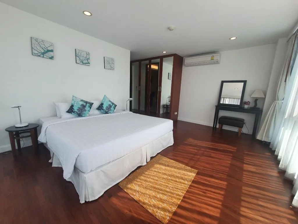 Flat 270m² in Thailand, Bangkok. Priced at 3140€ rent photo-6