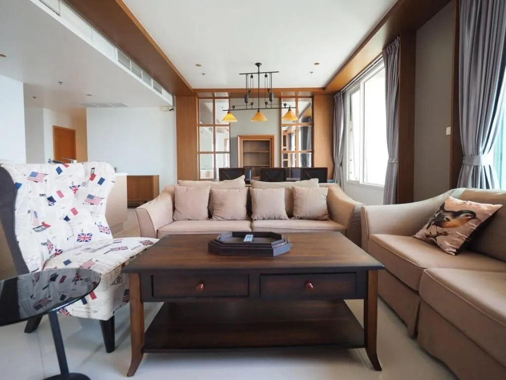 Flat 164m² in Thailand, Bangkok. Priced at 2610€ rent photo-6