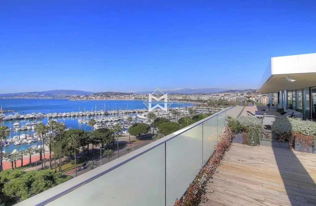 Flat 580m² in France, Cannes. Priced at 50000€ rent photo-1