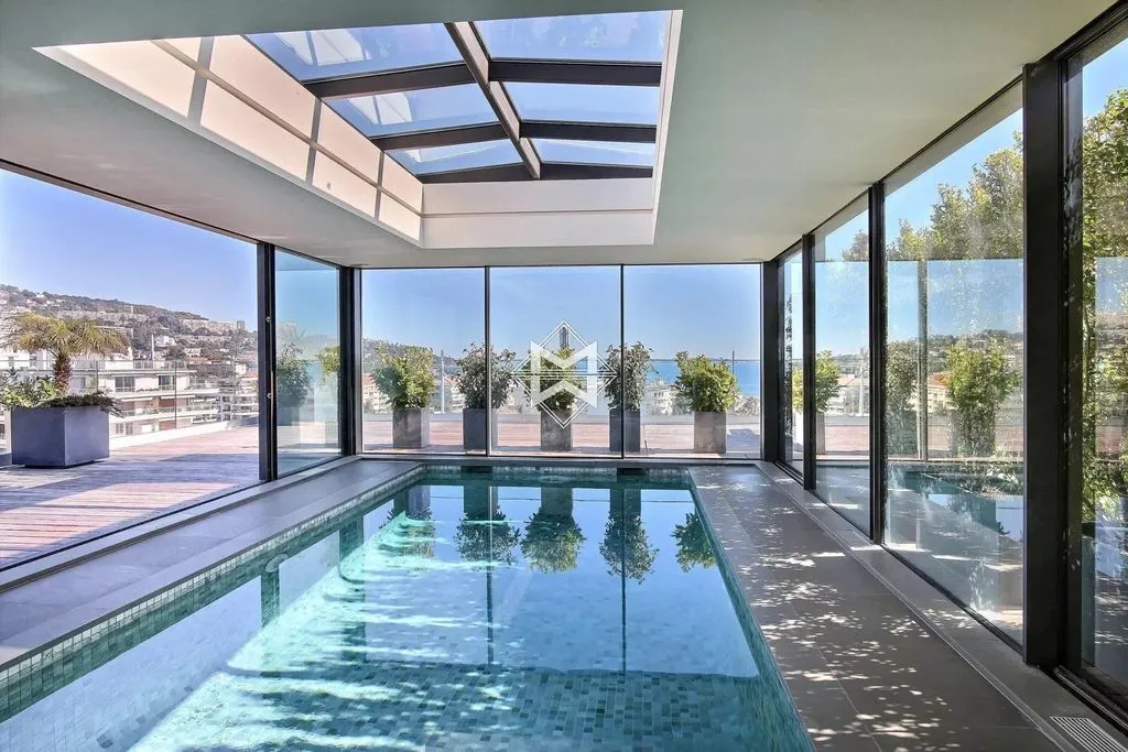 Flat 580m² in France, Cannes. Priced at 50000€ rent photo-2