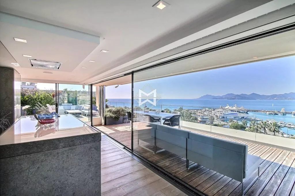 Flat 580m² in France, Cannes. Priced at 50000€ rent photo-4