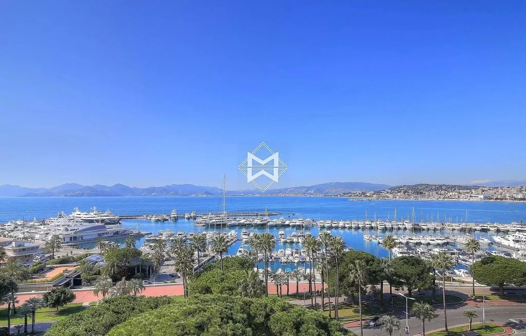 Flat 580m² in France, Cannes. Priced at 50000€ rent photo-5