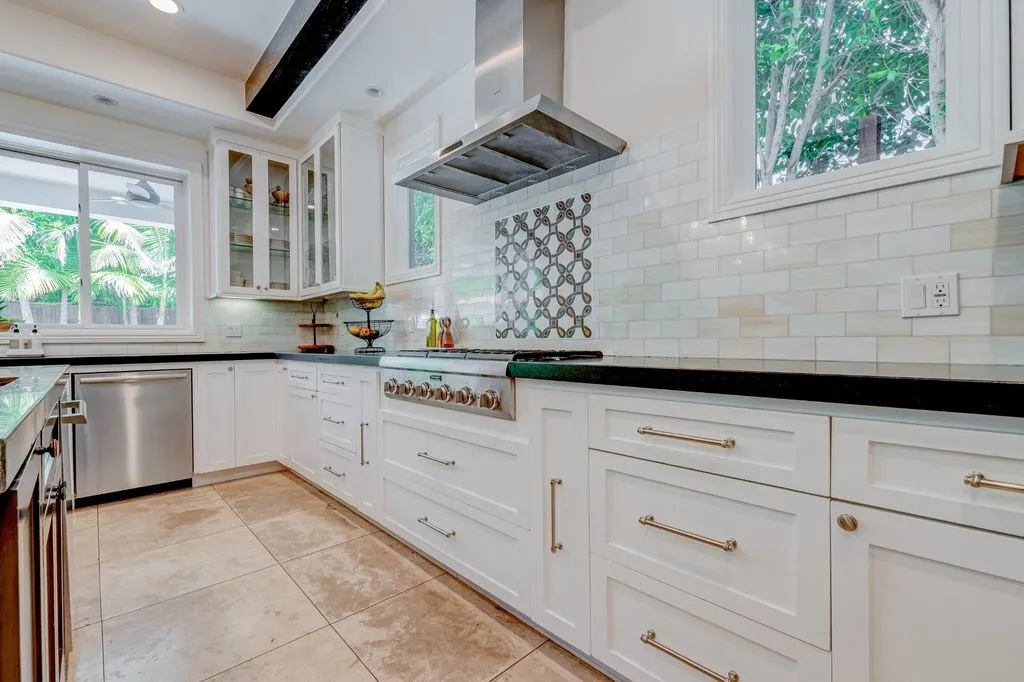 House 399m² in USA, LA. Priced at 18940€ rent photo-1