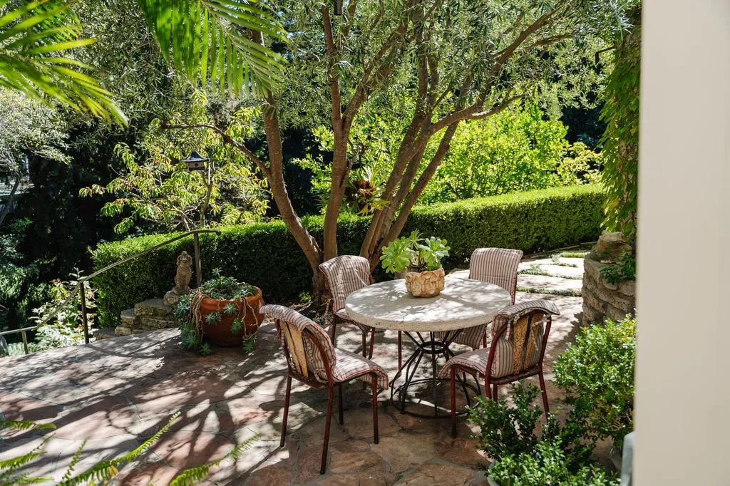 House 399m² in USA, LA. Priced at 18940€ rent photo-4
