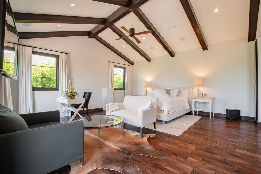 House 399m² in USA, LA. Priced at 18940€ rent photo-5