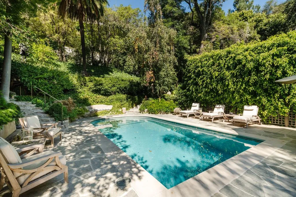House 399m² in USA, LA. Priced at 18940€ rent photo-10