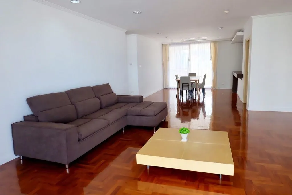 Flat 270m² in Thailand, Bangkok. Priced at 1960€ rent photo-12