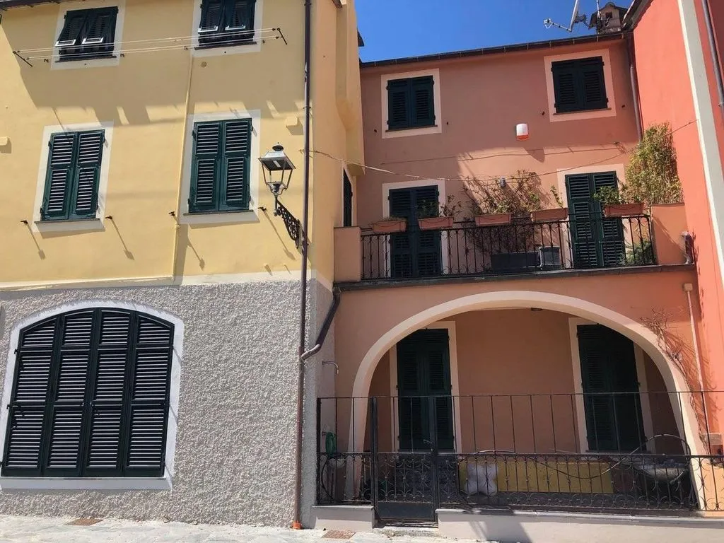 House 230m² in Italy, Rapallo. Priced at 12000€ rent photo-2