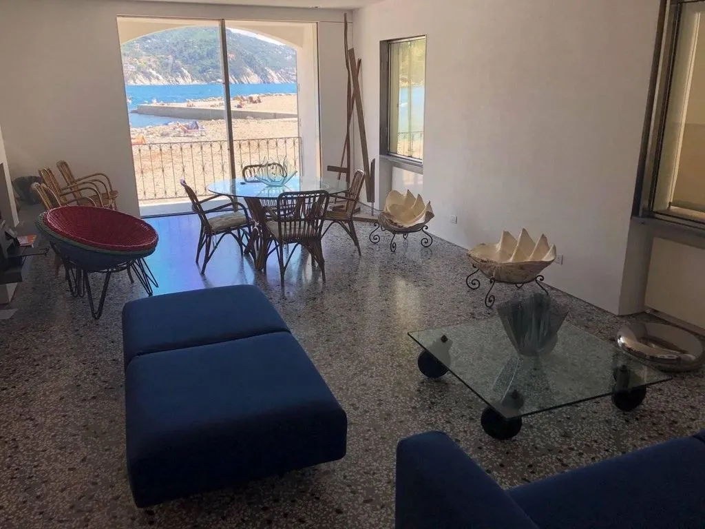 House 230m² in Italy, Rapallo. Priced at 12000€ rent photo-3