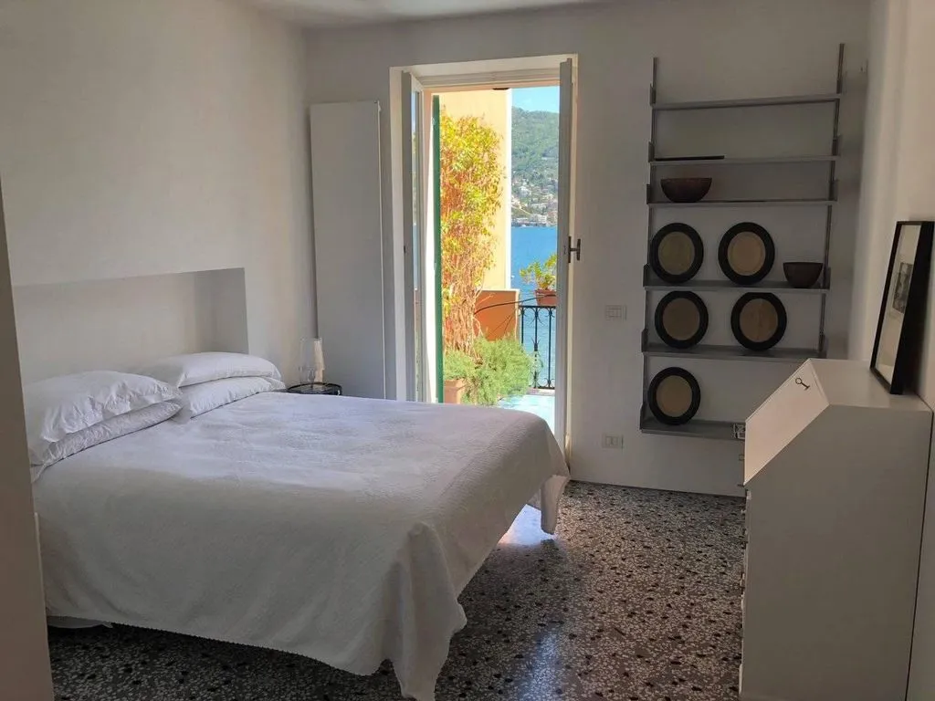 House 230m² in Italy, Rapallo. Priced at 12000€ rent photo-4