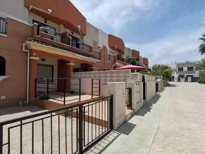 Townhouse 1m² in USA, Washington. Priced at 169900€ rent photo-2