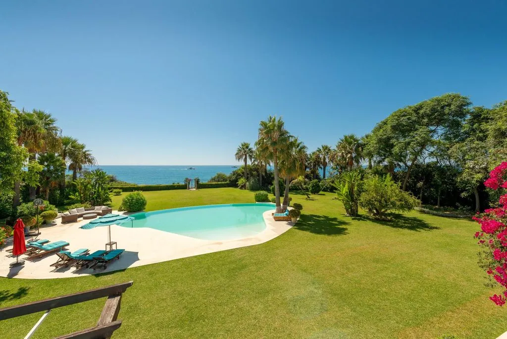 Villa 1841m² in USA, Southbury. Priced at 20000€ rent photo-2