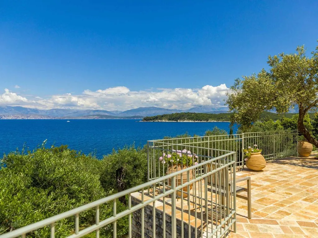 Villa 600m² in Greece, corfu. Priced at 45410€ rent photo-3