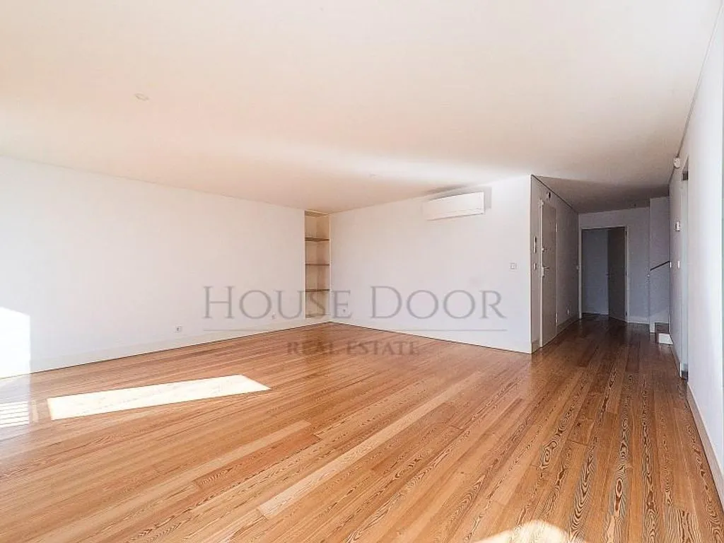 Flat 182m² in Portugal, Lisbon. Priced at 1700000€ rent photo-2
