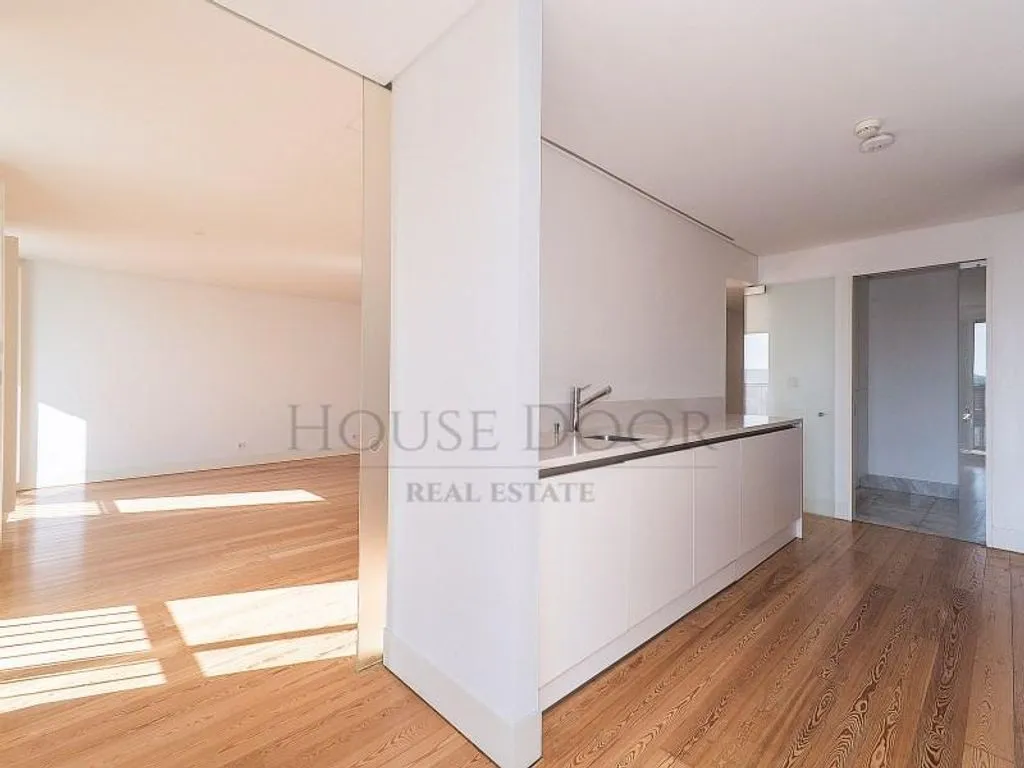 Flat 182m² in Portugal, Lisbon. Priced at 1700000€ rent photo-3