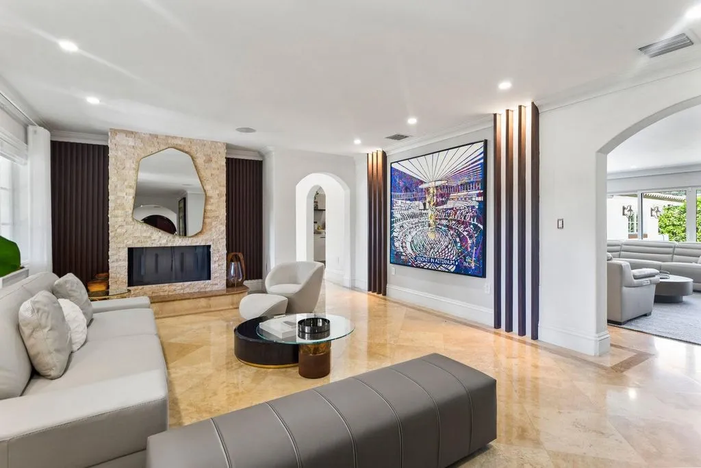 House 472m² in USA, Coral Gables. Priced at 23680€ rent photo-5
