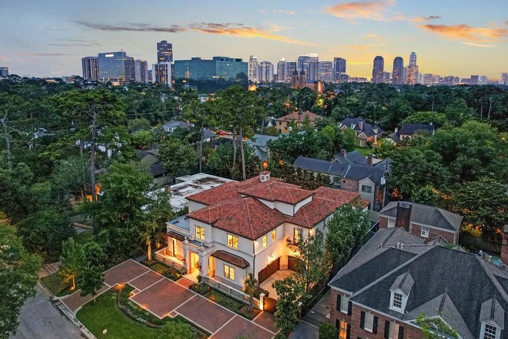House 896m² in USA, Houston. Priced at 4214900€ rent photo-3