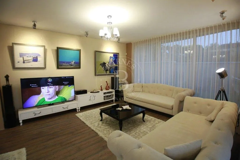 House 1100m² in Bulgaria, Varna. Priced at 1700000€ rent photo-1