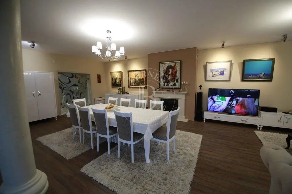 House 1100m² in Bulgaria, Varna. Priced at 1700000€ rent photo-2
