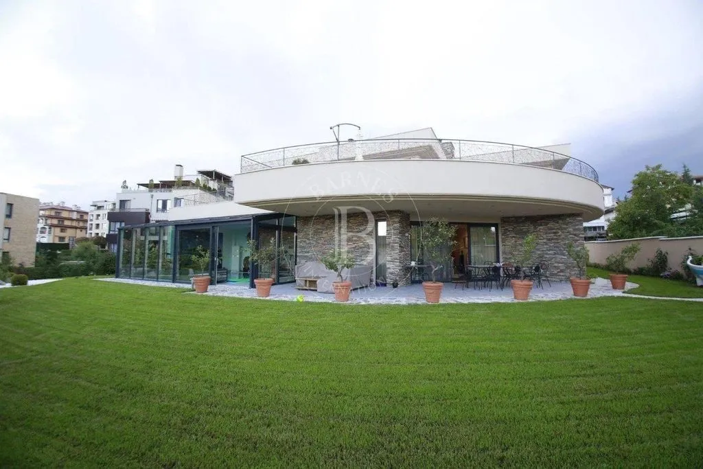 House 1100m² in Bulgaria, Varna. Priced at 1700000€ rent photo-5