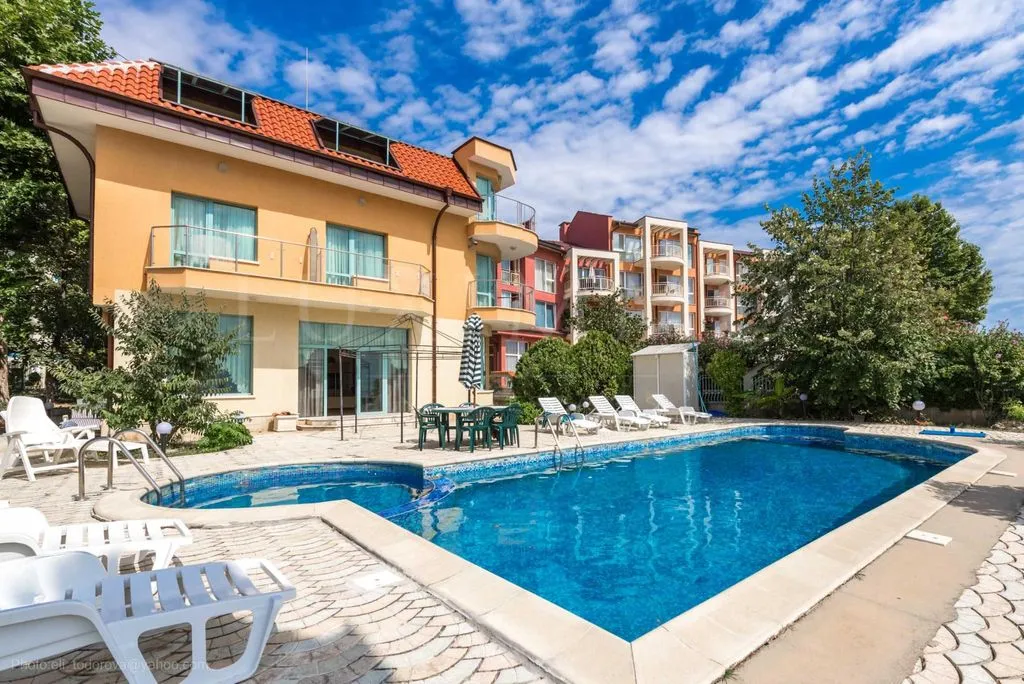 Townhouse 450m² in Bulgaria, Ravda. Priced at 1000000€ rent photo-3