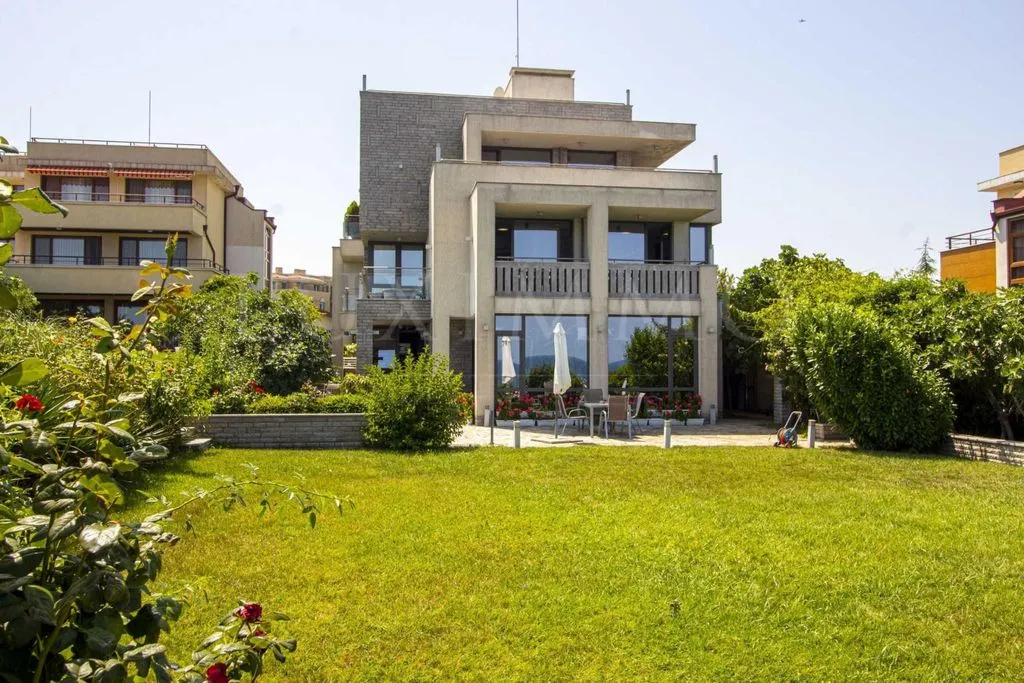 Townhouse 480m² in Bulgaria, Chernomorets. Priced at 895000€ rent photo-5