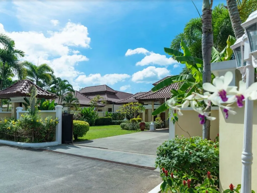 Villa 350m² in Thailand, Bang Tao. Priced at 798400€ rent photo-3