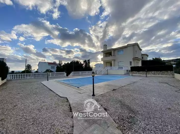 House 150m² in Cyprus, Peyia. Priced at 465000€ rent photo-3
