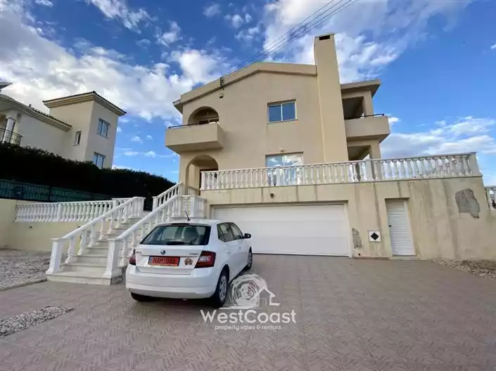 House 150m² in Cyprus, Peyia. Priced at 465000€ rent photo-4