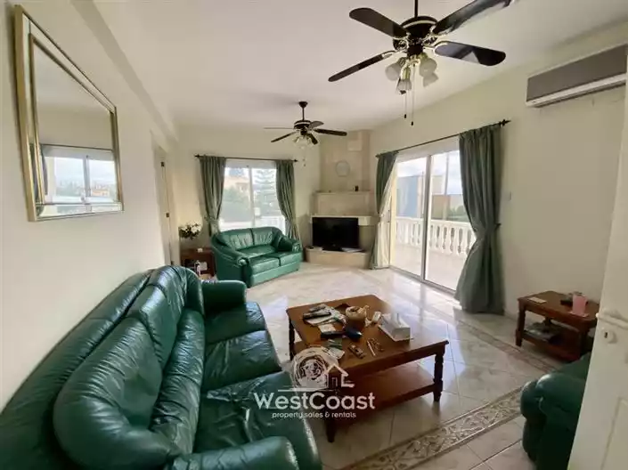 House 150m² in Cyprus, Peyia. Priced at 465000€ rent photo-5