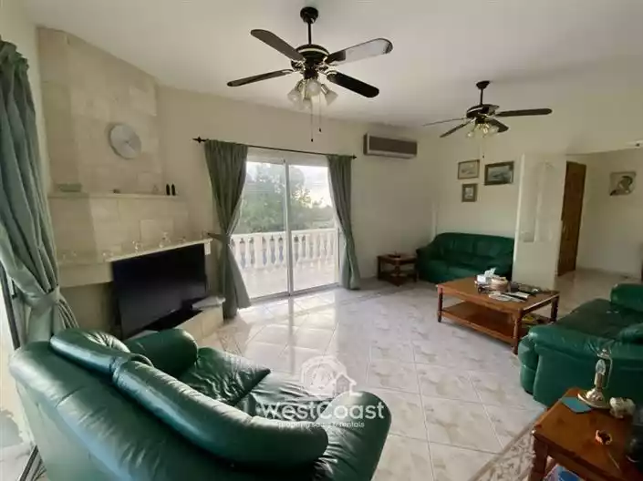 House 150m² in Cyprus, Peyia. Priced at 465000€ rent photo-6