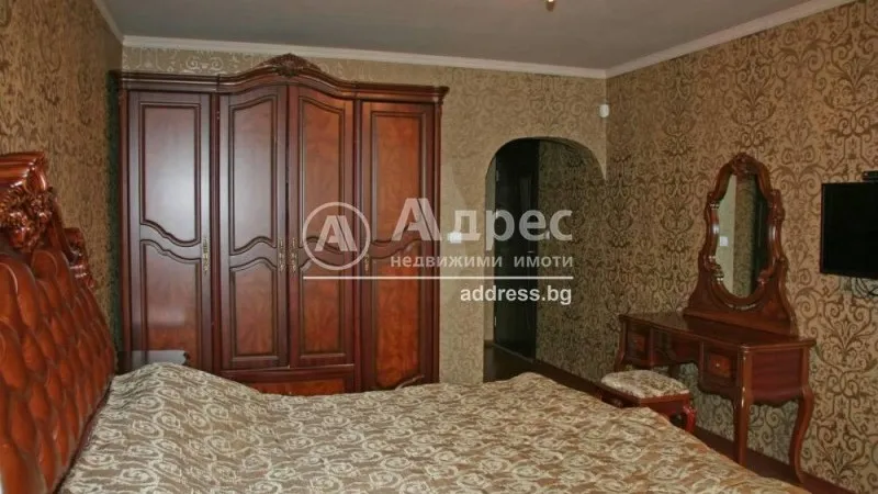 House 490m² in Bulgaria, Sofia. Priced at 641758£ rent photo-1