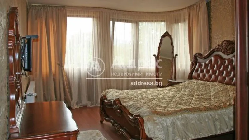 House 490m² in Bulgaria, Sofia. Priced at 641758£ rent photo-6