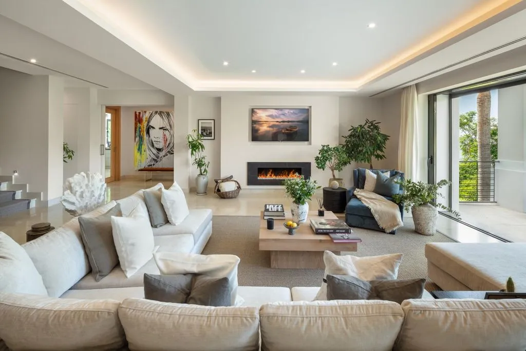Villa 850m² in Italy, Karimate. Priced at 4850000€ rent photo-2