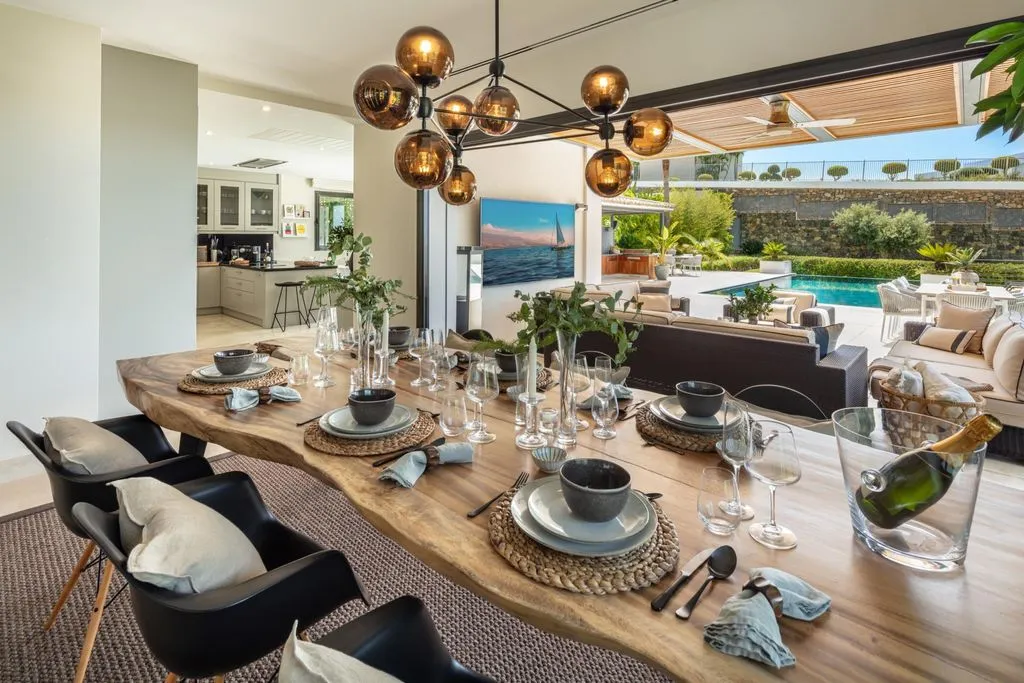 Villa 850m² in Italy, Karimate. Priced at 4850000€ rent photo-4