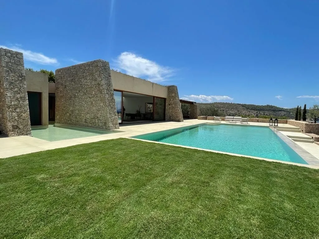 House 450m² in Greece, Porto Heli. Priced at 4000000€ rent photo-2