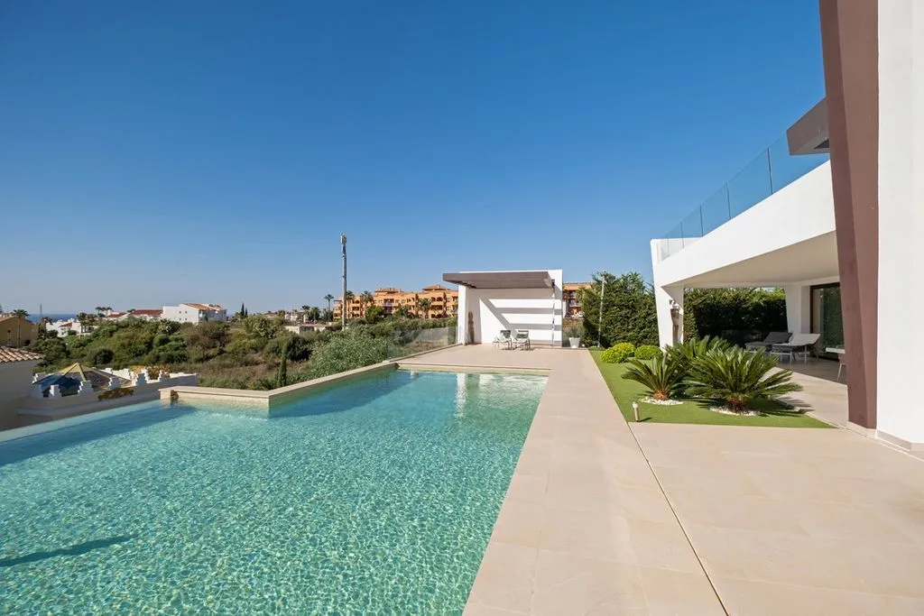 Villa 270m² in Portugal, Oeirash. Priced at 2550000€ rent photo-1