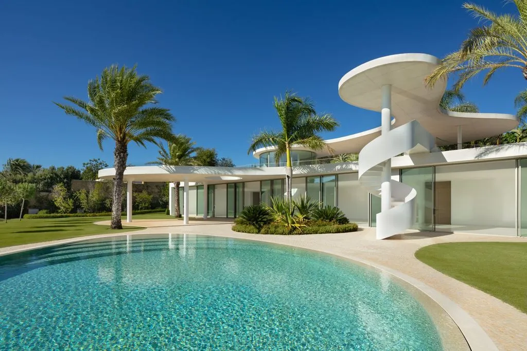 Villa 552m² in Portugal, Gondomar. Priced at 6500000€ rent photo-1